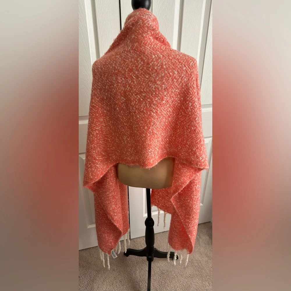 Old Navy Coral and White Knit Scarf - Picture 3 of 4